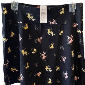 Loft elastic waist skater skirt in small, black with floral.
